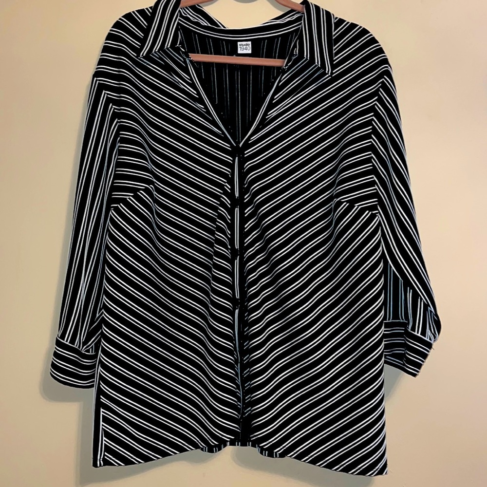 “studio 1940” semi sheer, raised texture blouse Y2K